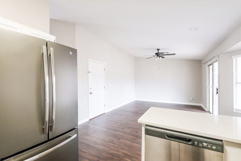 1,870/Mo, 6634 W Pima Street Phoenix, AZ 85043 Kitchen View 3