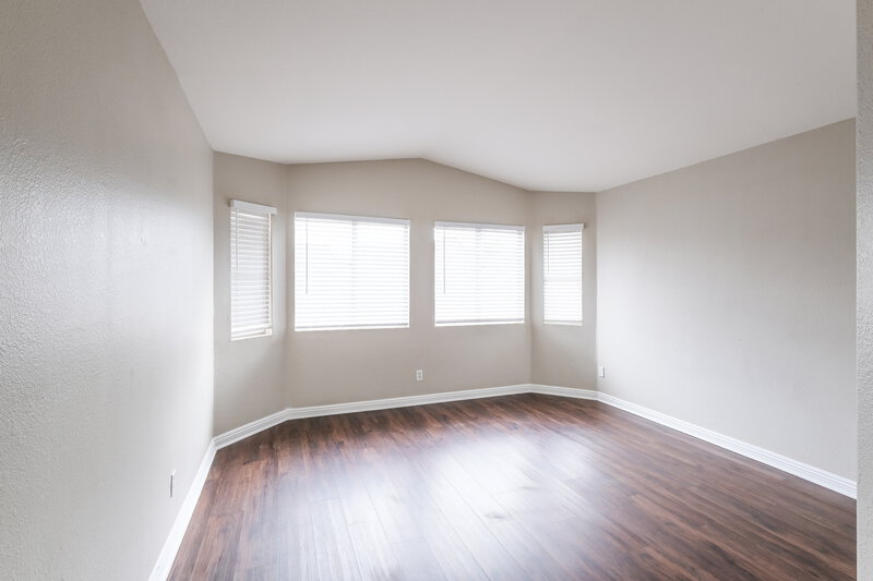 1,870/Mo, 6634 W Pima Street Phoenix, AZ 85043 Main Bedroom View