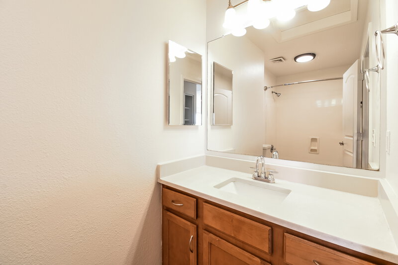 2,085/Mo, 135 W Brangus Way San Tan Valley, AZ 85143 Bathroom View