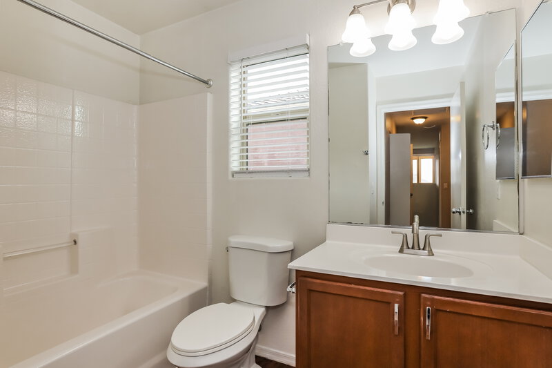 1,995/Mo, 339 S Travis Mesa, AZ 85208 Bathroom View