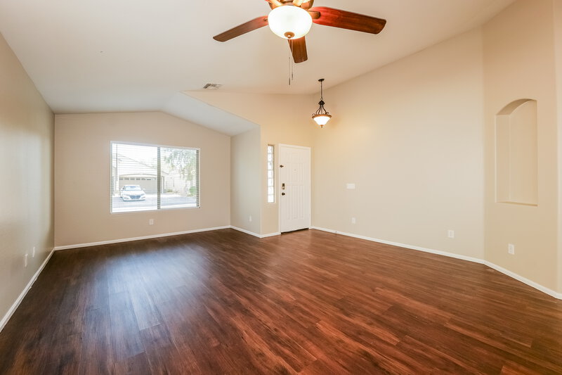1,890/Mo, 1649 E Leslie Ave San Tan Valley, AZ 85140 Living Room View