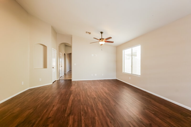 1,890/Mo, 1649 E Leslie Ave San Tan Valley, AZ 85140 Living Room View 2
