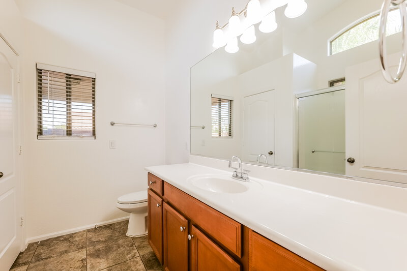 1,890/Mo, 1649 E Leslie Ave San Tan Valley, AZ 85140 Main Bathroom View