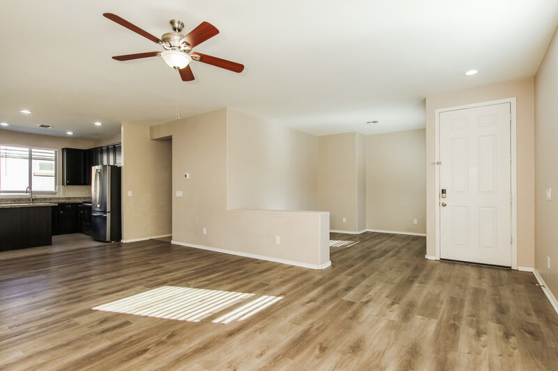 1,915/Mo, 2218 S 118th Ave Avondale, AZ 85323 Living Room View