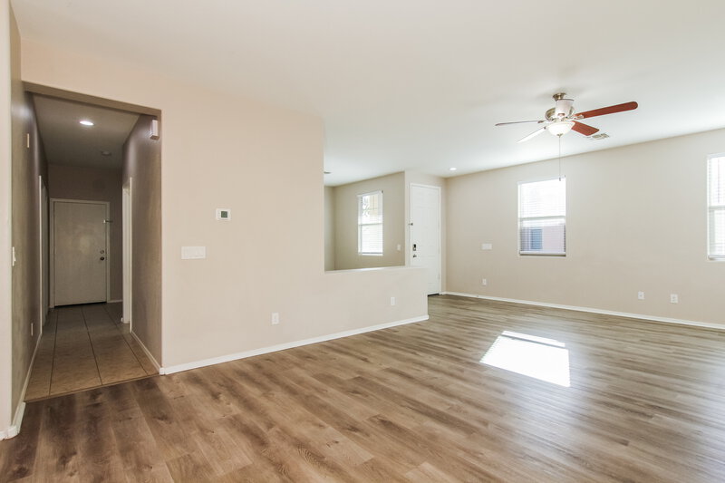 1,915/Mo, 2218 S 118th Ave Avondale, AZ 85323 Living Room View 3