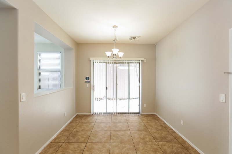 2,025/Mo, 7040 S 7th Ln Phoenix, AZ 85041 Dining Room View