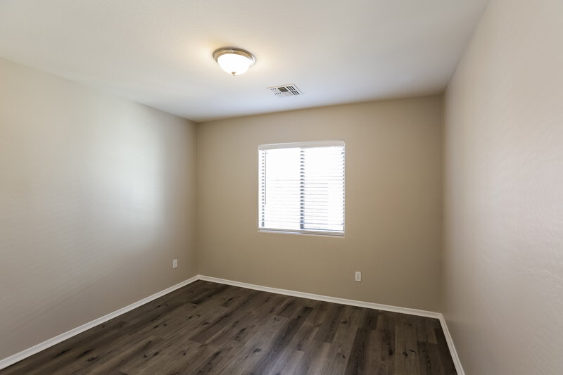 2,025/Mo, 7040 S 7th Ln Phoenix, AZ 85041 Bedroom View 2