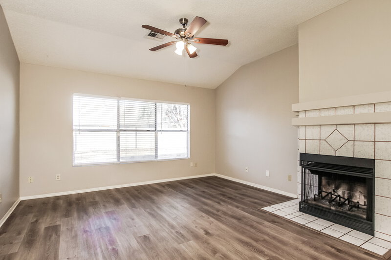 2,145/Mo, 10126 W Medlock Ave Glendale, AZ 85307 Living Room View