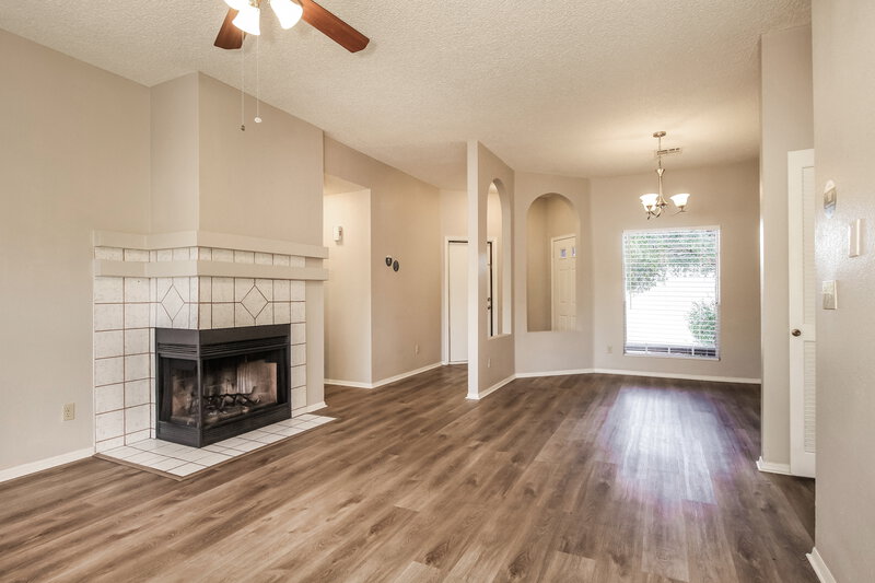 2,145/Mo, 10126 W Medlock Ave Glendale, AZ 85307 Living Room View 2