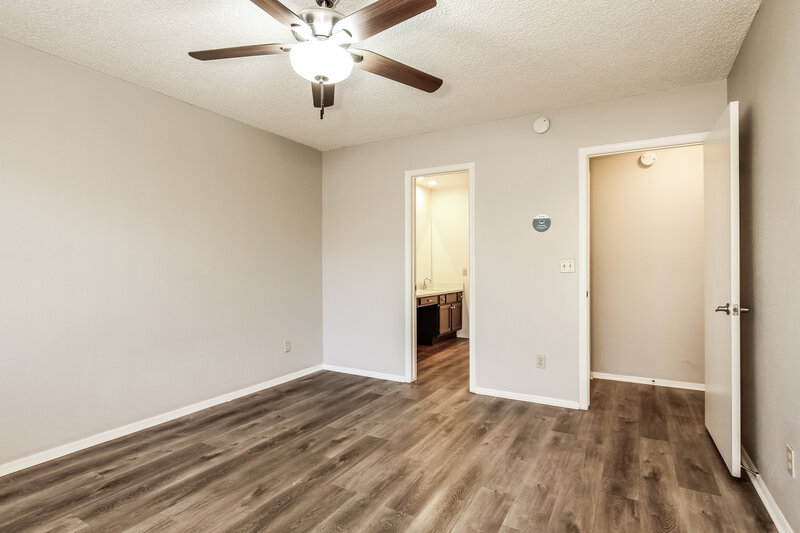 2,145/Mo, 10126 W Medlock Ave Glendale, AZ 85307 Main Bedroom View 2