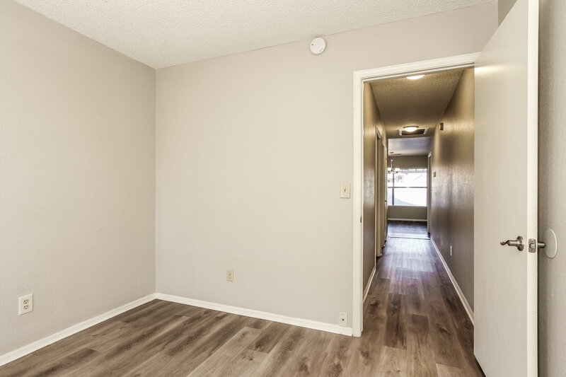 2,145/Mo, 10126 W Medlock Ave Glendale, AZ 85307 Bedroom View 3