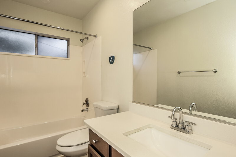 2,145/Mo, 10126 W Medlock Ave Glendale, AZ 85307 Bathroom View