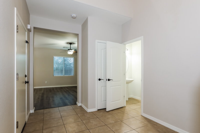 1,765/Mo, 4393 W Crescent Rd San Tan Valley, AZ 85142 Foyer View