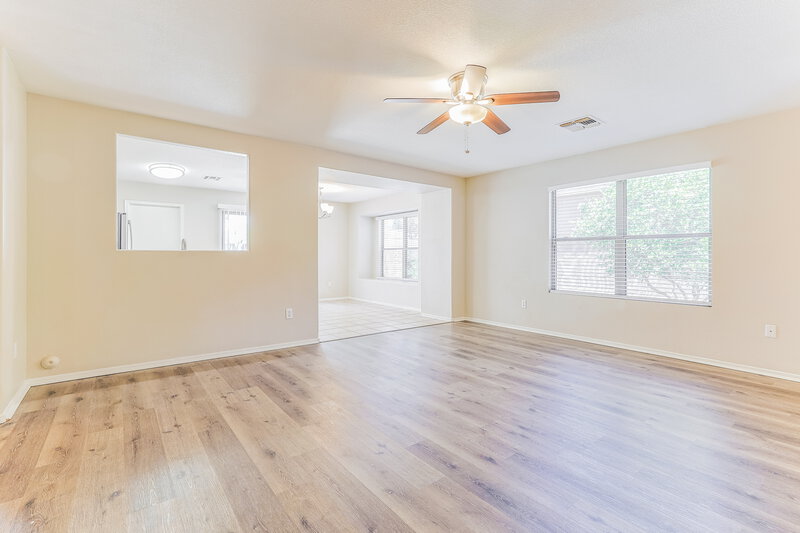 2,260/Mo, 120 S Valle Verde Mesa, AZ 85208 Living Room View 3