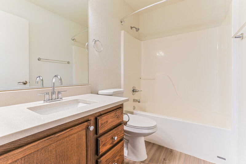 2,260/Mo, 120 S Valle Verde Mesa, AZ 85208 Main Bathroom View