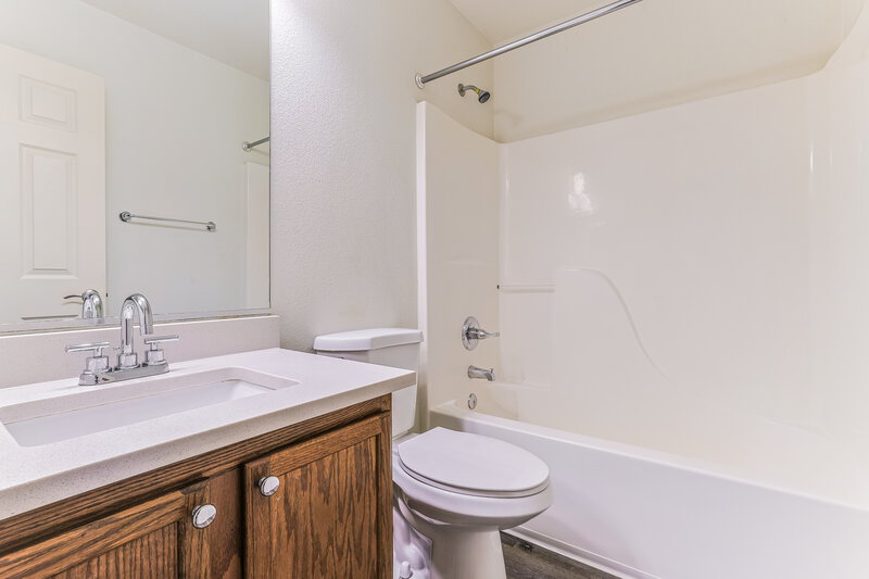 2,260/Mo, 120 S Valle Verde Mesa, AZ 85208 Bathroom View