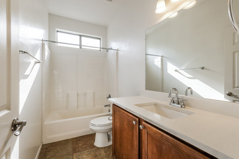 2,015/Mo, 14079 W Bloomfield Rd Surprise, AZ 85379 Bathroom View