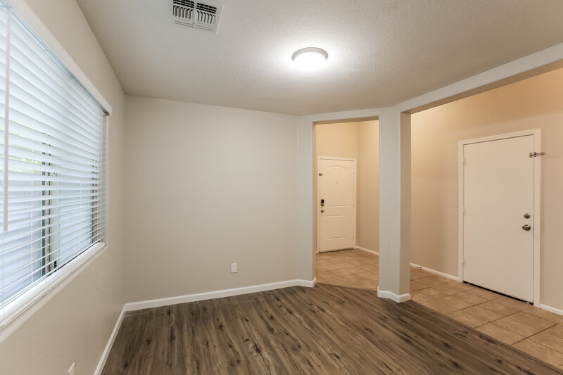2,130/Mo, 8722 W Payson Rd Tolleson, AZ 85353 Office View