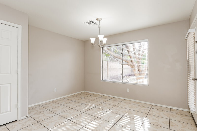 2,115/Mo, 4218 N 92nd Ln Phoenix, AZ 85037 Dining Room View 2