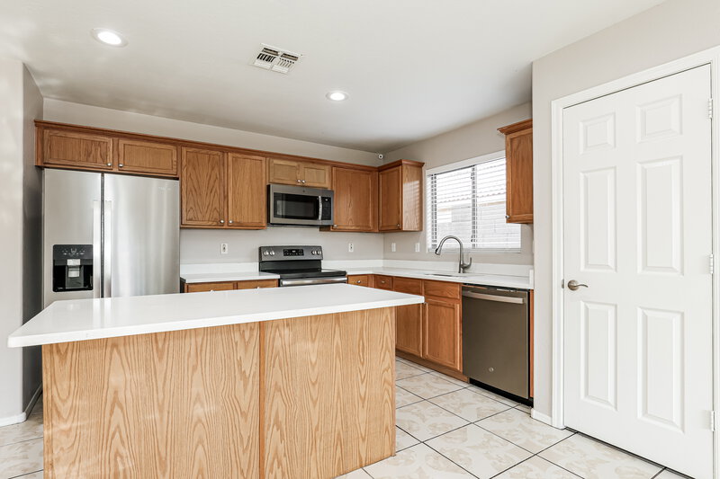 2,115/Mo, 4218 N 92nd Ln Phoenix, AZ 85037 Kitchen View