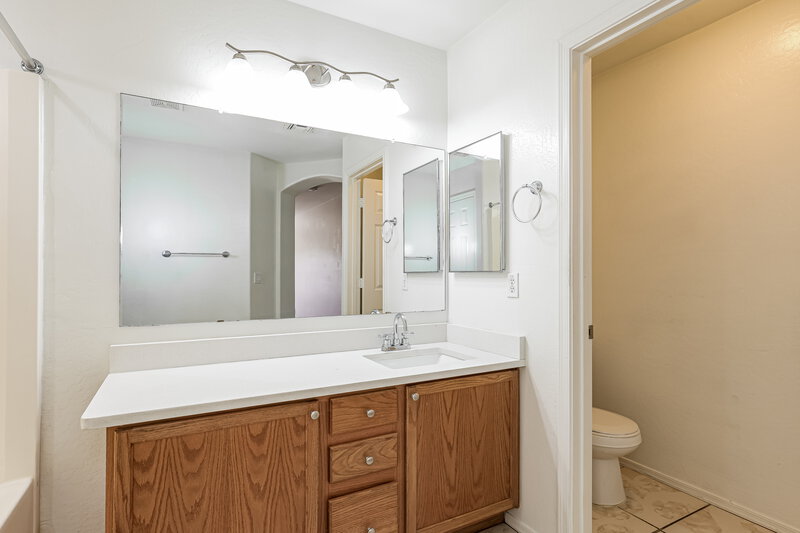 2,115/Mo, 4218 N 92nd Ln Phoenix, AZ 85037 Main Bathroom View 2