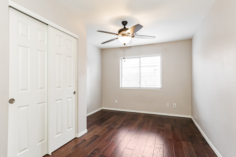 2,115/Mo, 4218 N 92nd Ln Phoenix, AZ 85037 Bedroom View 2