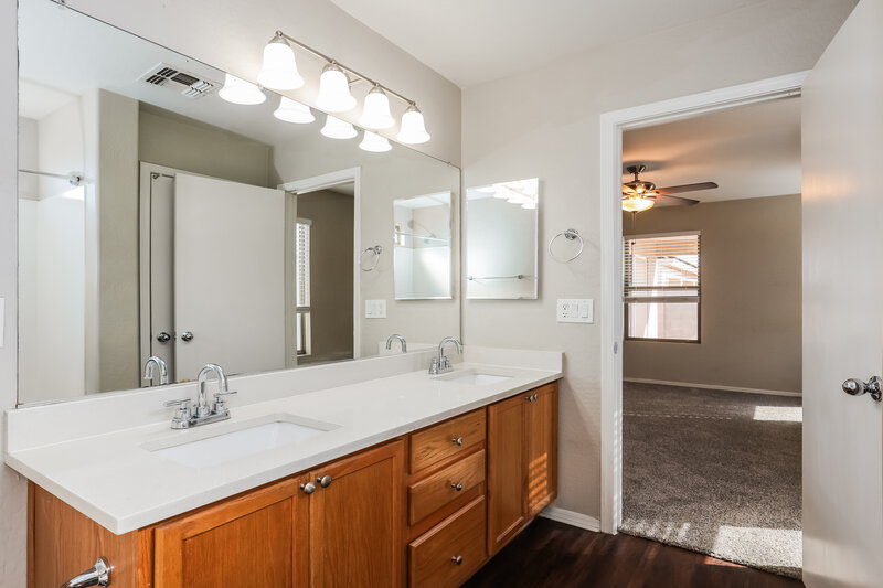 1,850/Mo, 11755 W Banff Ln El Mirage, AZ 85335 Main Bathroom View 2