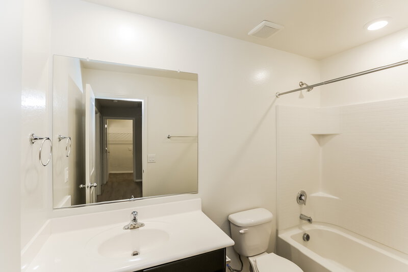 1,810/Mo, 25371 W Long Ave Buckeye, AZ 85326 Bathroom View