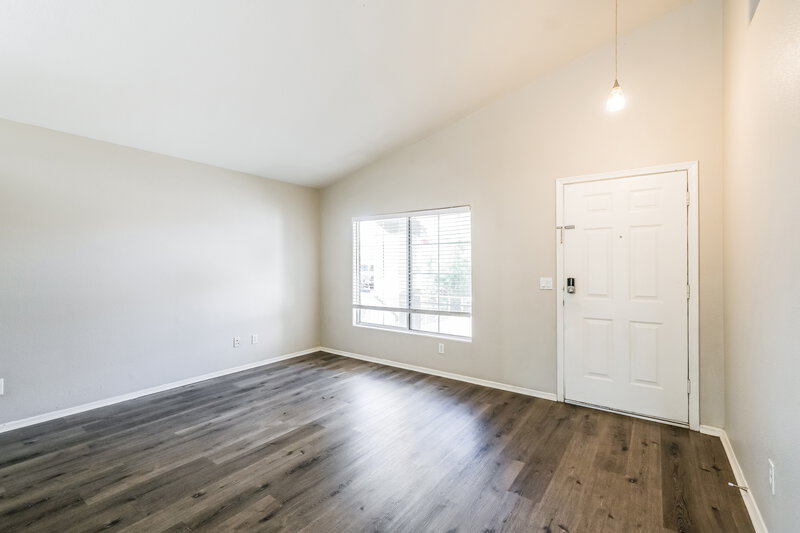 2,200/Mo, 8113 W Pima St Phoenix, AZ 85043 Living Room View