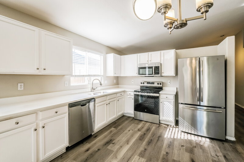 2,200/Mo, 8113 W Pima St Phoenix, AZ 85043 Kitchen View