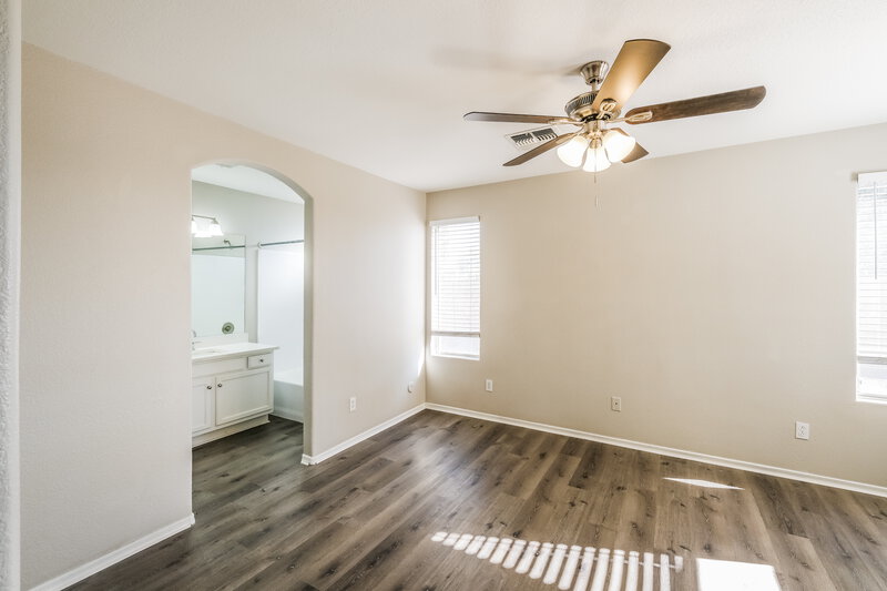 2,200/Mo, 8113 W Pima St Phoenix, AZ 85043 Main Bedroom View