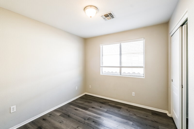 2,200/Mo, 8113 W Pima St Phoenix, AZ 85043 Bedroom View