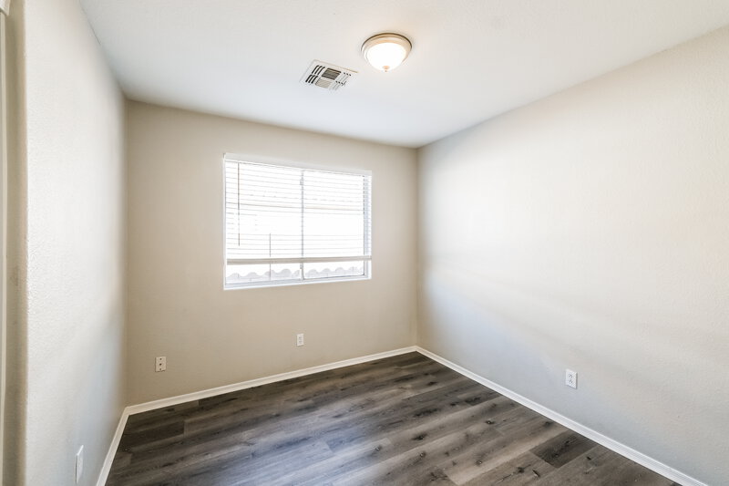2,200/Mo, 8113 W Pima St Phoenix, AZ 85043 Bedroom View 2