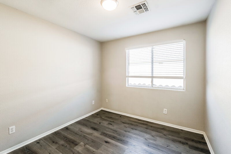 2,200/Mo, 8113 W Pima St Phoenix, AZ 85043 Bedroom View 3