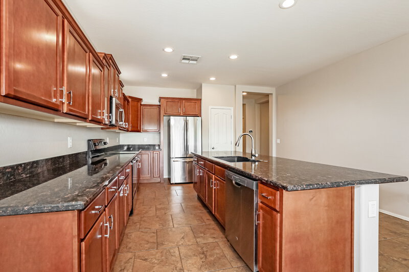 1,885/Mo, 38514 N Navarro Dr San Tan Valley, AZ 85140 Kitchen View 3
