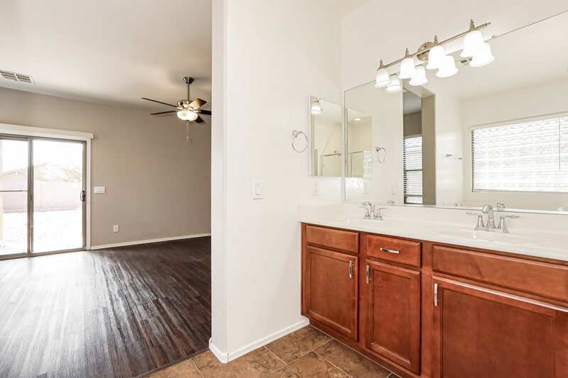 1,885/Mo, 38514 N Navarro Dr San Tan Valley, AZ 85140 Main Bathroom View 2