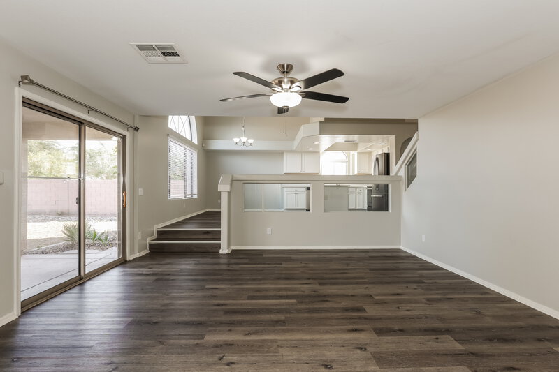 2,060/Mo, 7592 W Marlette Ave Glendale, AZ 85303 Living Room View