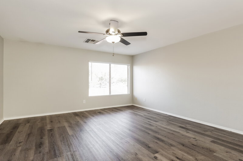 2,060/Mo, 7592 W Marlette Ave Glendale, AZ 85303 Living Room View 2