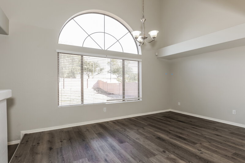 2,060/Mo, 7592 W Marlette Ave Glendale, AZ 85303 Dining Room View