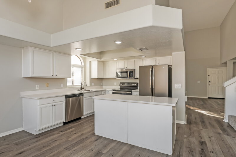 2,060/Mo, 7592 W Marlette Ave Glendale, AZ 85303 Kitchen View