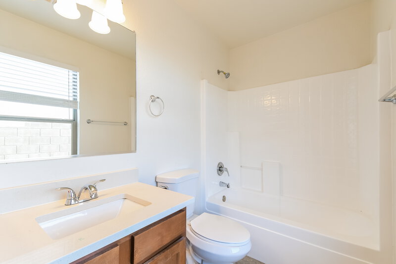 2,075/Mo, 8502 E Kiowa Ave Mesa, AZ 85209 Main Bathroom View