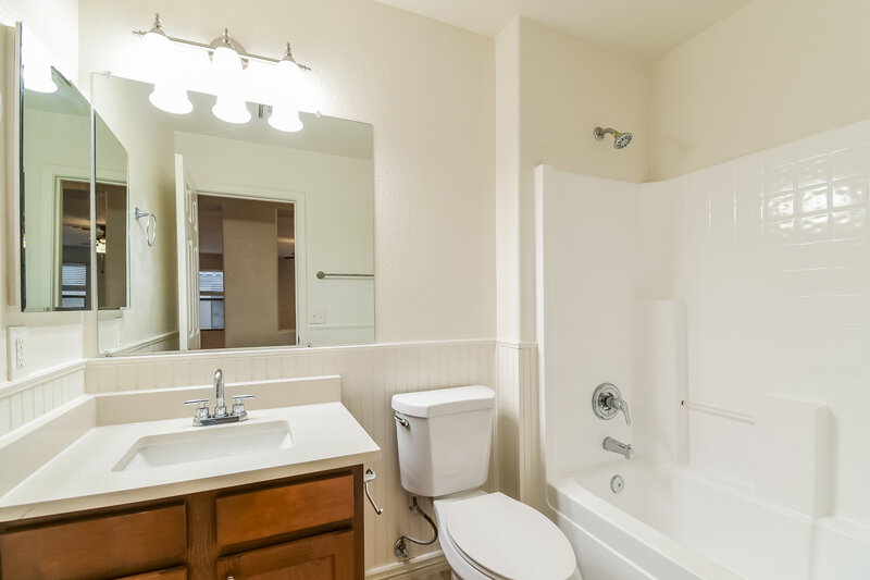 2,075/Mo, 8502 E Kiowa Ave Mesa, AZ 85209 Bathroom View