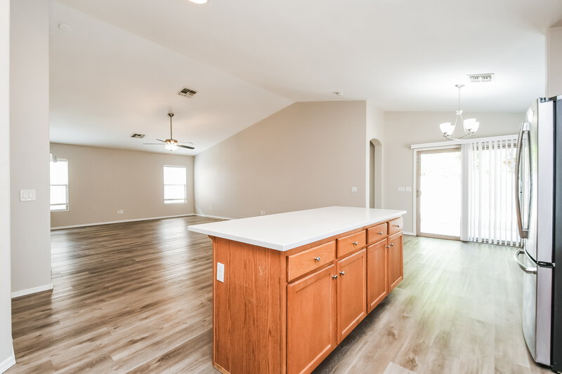 2,285/Mo, 39378 N Parisi Cir San Tan Valley, AZ 85140 Kitchen View