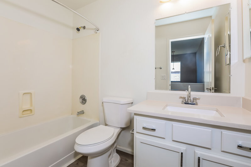 1,910/Mo, 1361 E Ryan Rd San Tan Valley, AZ 85140 Bathroom View