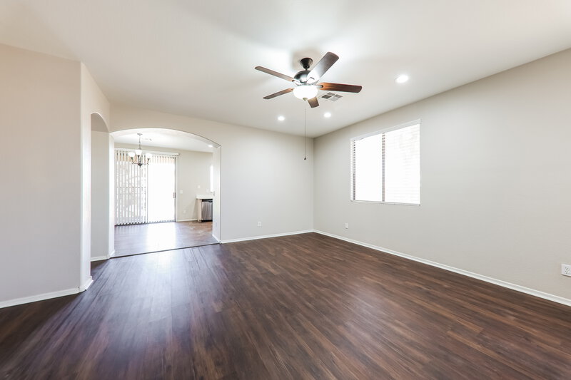 2,220/Mo, 8724 N 57th Dr Glendale, AZ 85302 Living Room View 4
