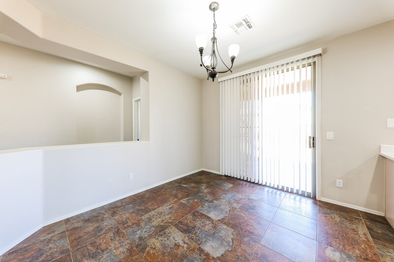 2,220/Mo, 8724 N 57th Dr Glendale, AZ 85302 Dining Room View