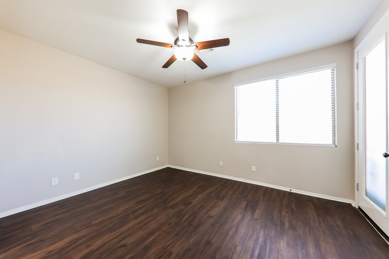 2,220/Mo, 8724 N 57th Dr Glendale, AZ 85302 Main Bedroom View