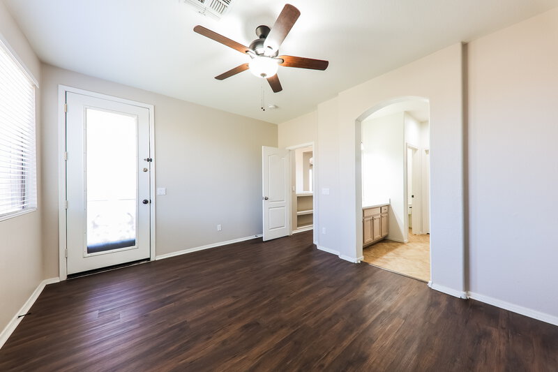 2,220/Mo, 8724 N 57th Dr Glendale, AZ 85302 Main Bedroom View 2