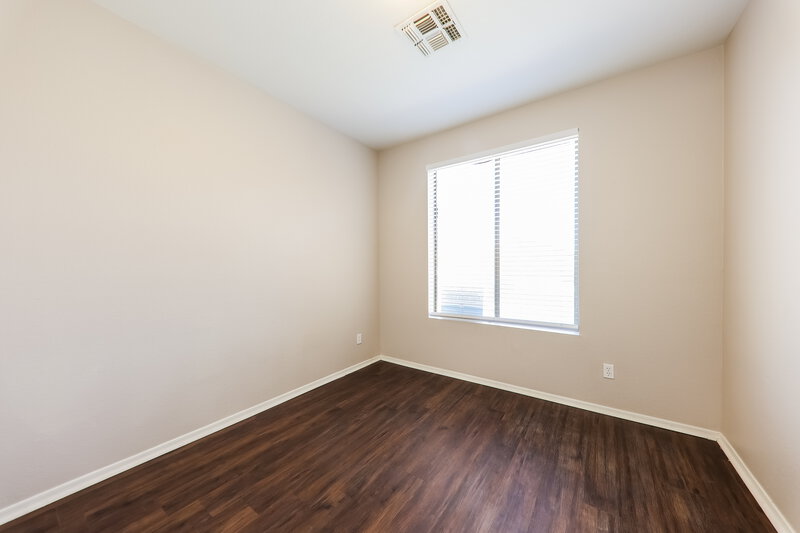 2,220/Mo, 8724 N 57th Dr Glendale, AZ 85302 Bedroom View