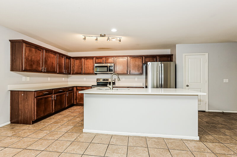 1,915/Mo, 8822 W Pioneer St Tolleson, AZ 85353 Kitchen View 2